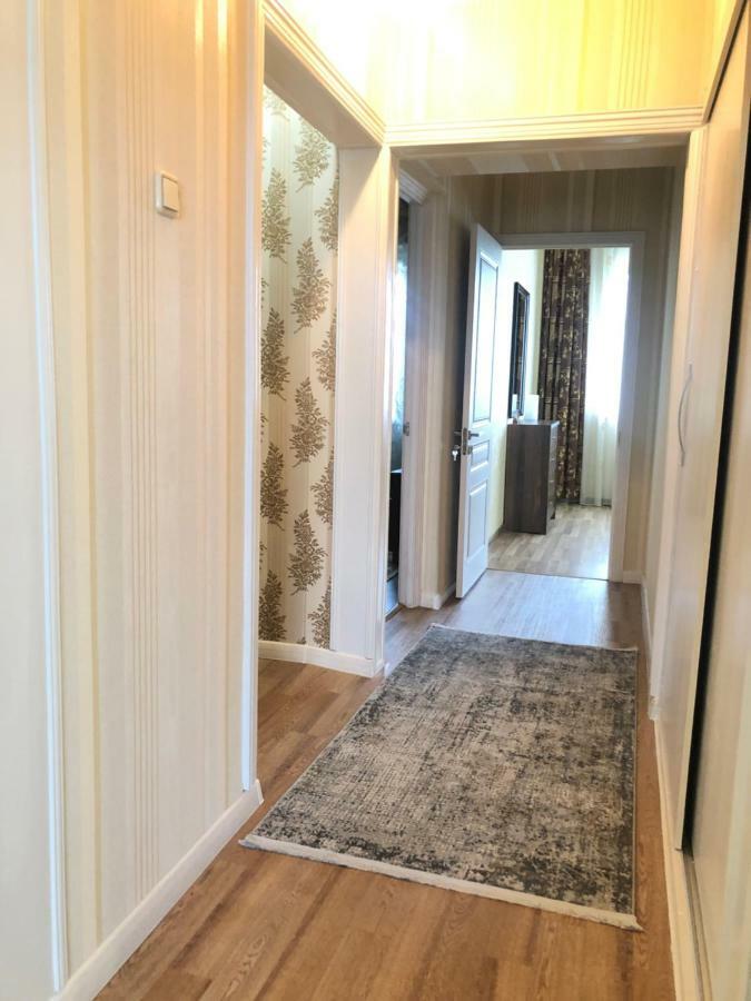 Cozy Three-Room Apartment With Mountain View Almati Kültér fotó